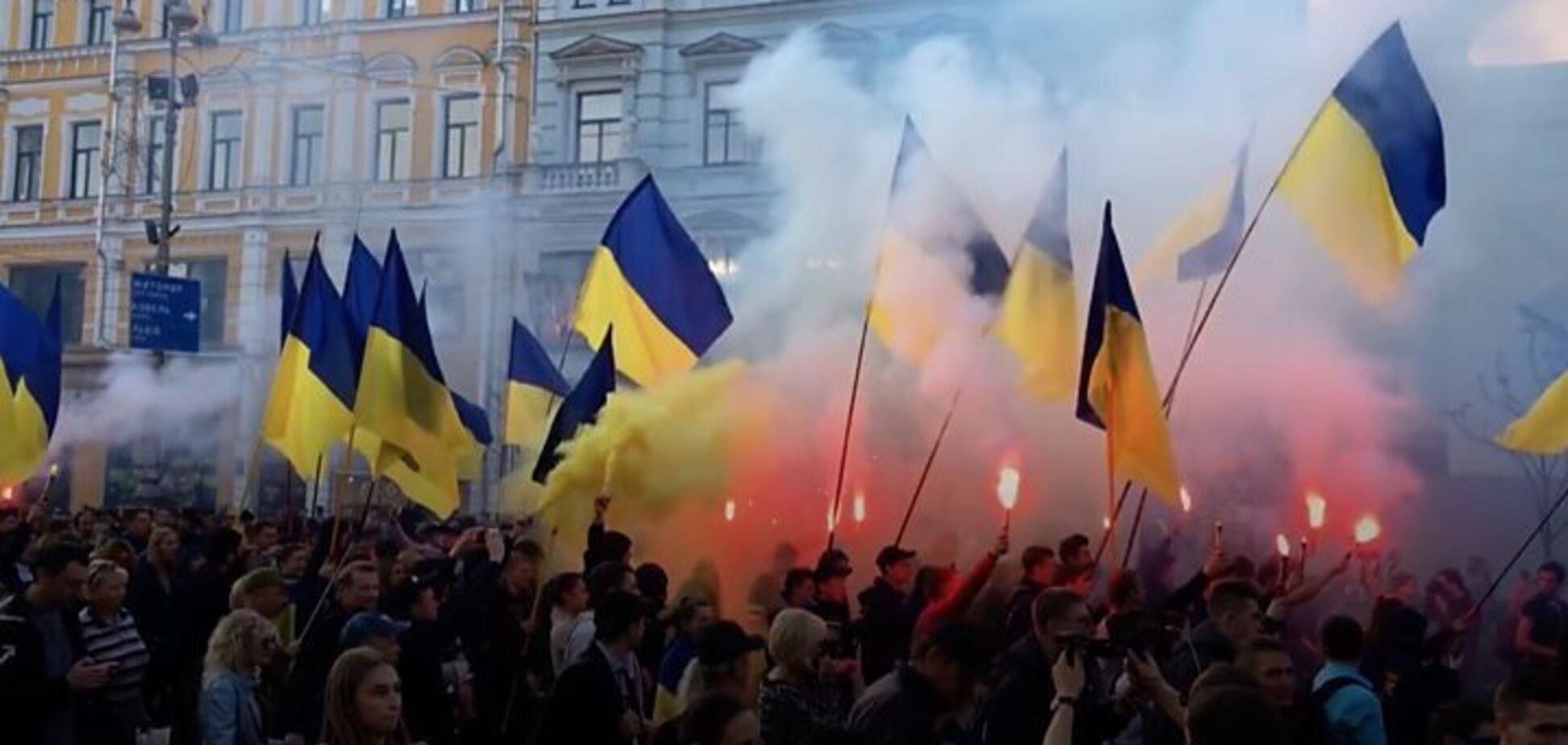 'Нет капитуляции': перед встречей Путина и Зеленского в Киеве прошло Всеукраинское вече