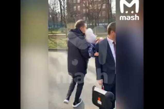 Выкрал детей и порезал ухо: жестокий поступок звезды российского спорта попал на видео