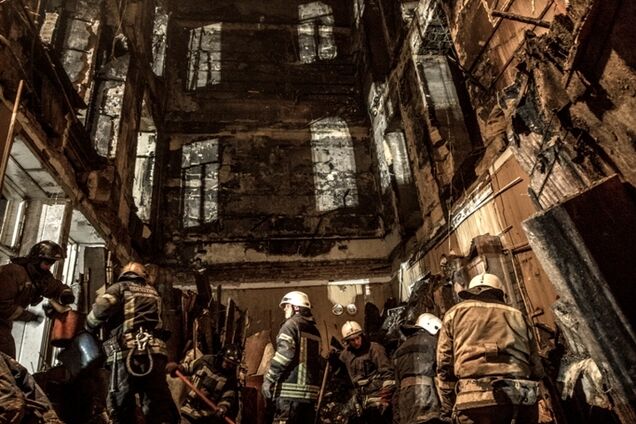 Появились свежие фото работы спасателей на месте огненной трагедии в Одессе