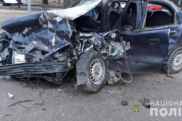 Такси всмятку! В Николаеве произошло жуткое смертельное ДТП. Фото