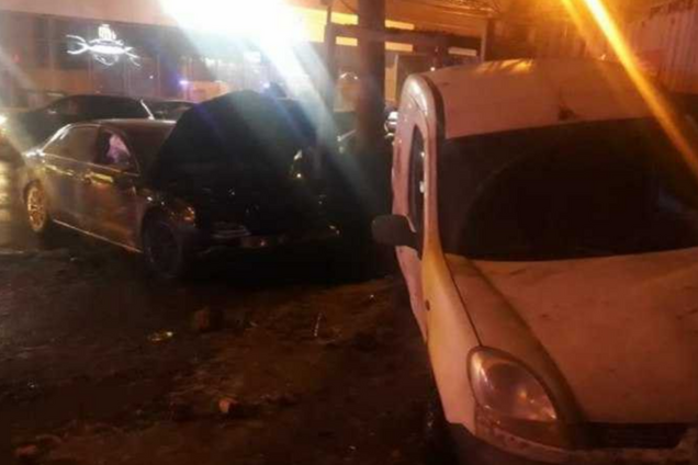 В России произошло жуткое ДТП с четырьма авто: пострадали 10 детей. Видео