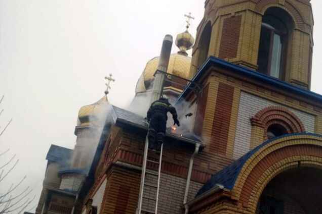 Масштабна пожежа охопила храм під Дніпром