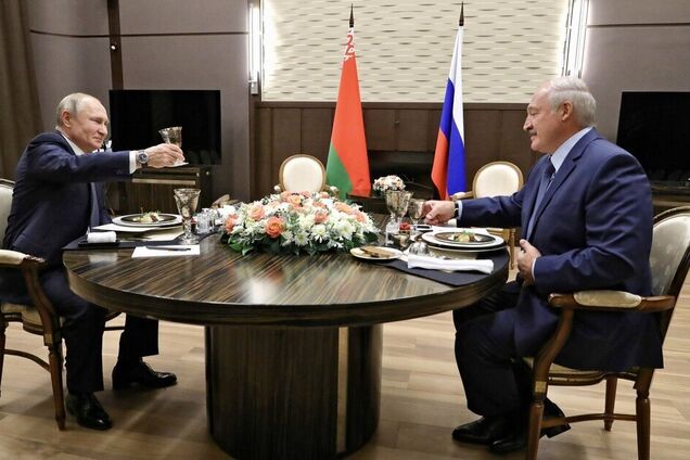 Незв'язно відповідав: зустріч Путіна з Лукашенком жорстко рознесли у мережі