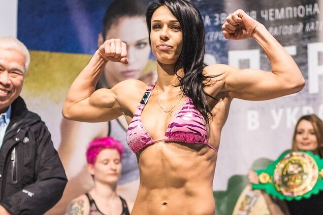 Красавица-украинка с нокдауном стала чемпионкой мира по тайскому боксу