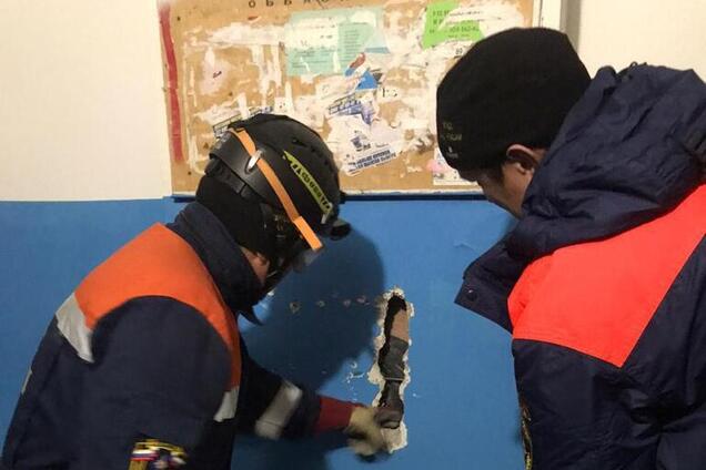 В России мужчина упал в шахту лифта, спасая валенки