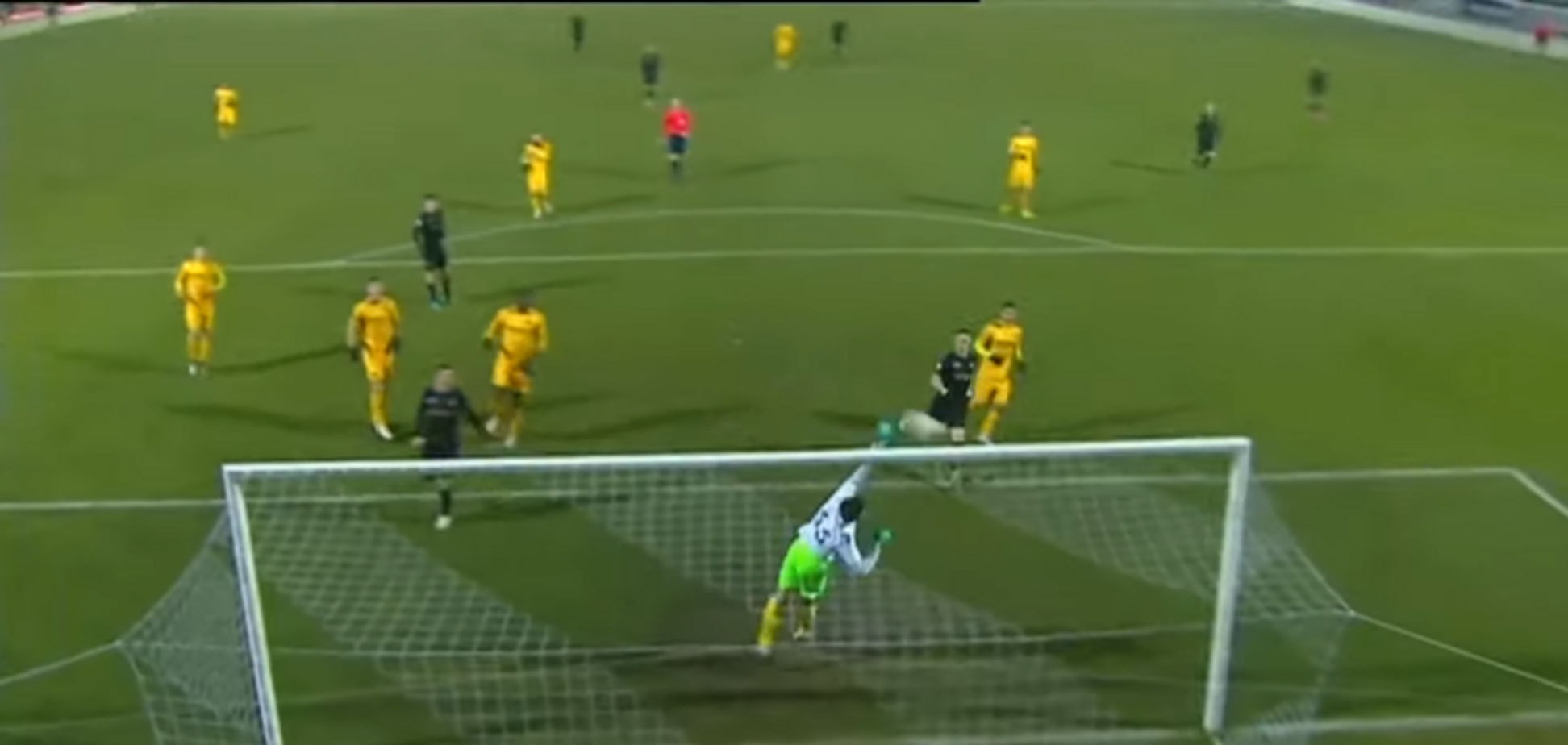 В чемпионате Украины по футболу забит гол, 'нарушающий законы физики'