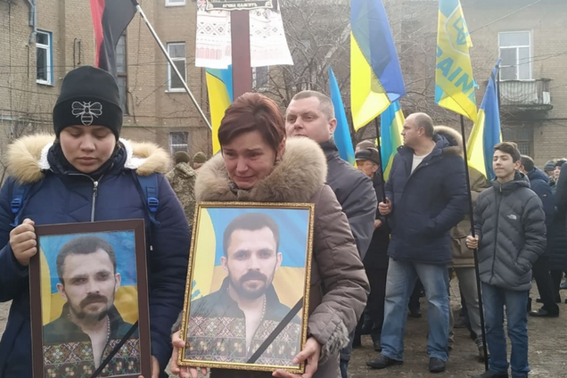 На Донетчине похоронили убитого за украинский язык волонтера: фото и видео 18+
