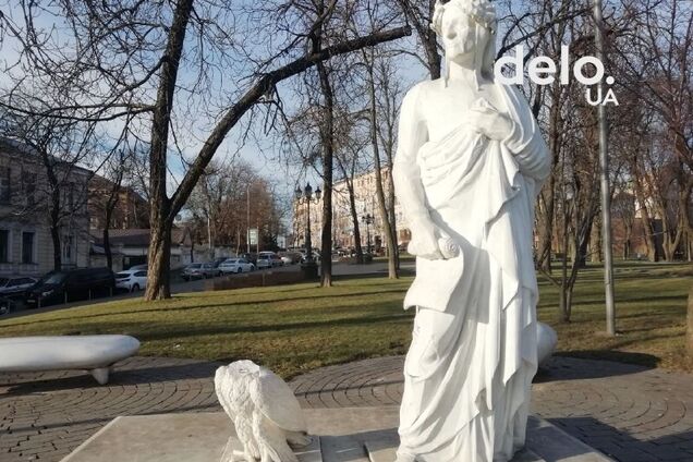 В Киеве осквернили памятник итальянскому поэту Данте Алигьери