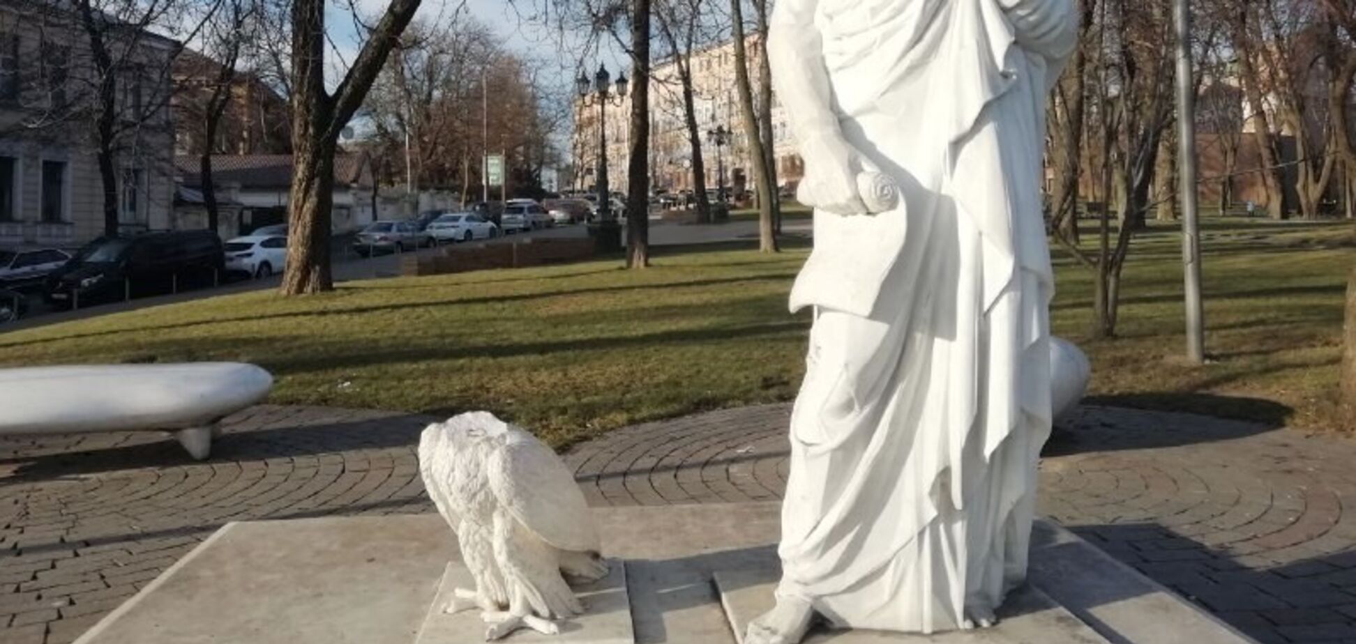 У Києві осквернили пам'ятник італійському поету Данте Аліг'єрі