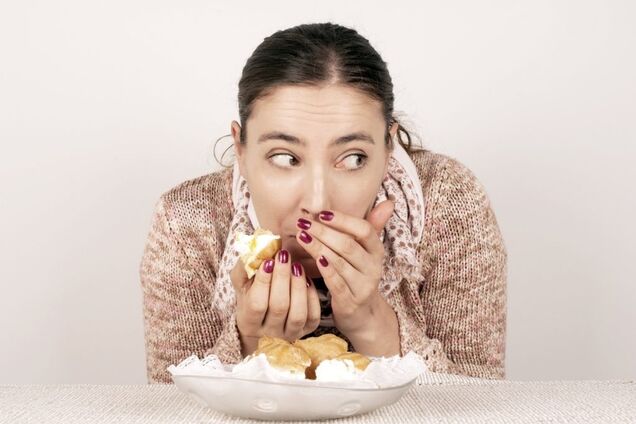 Как правильно заедать стресс: советы диетолога