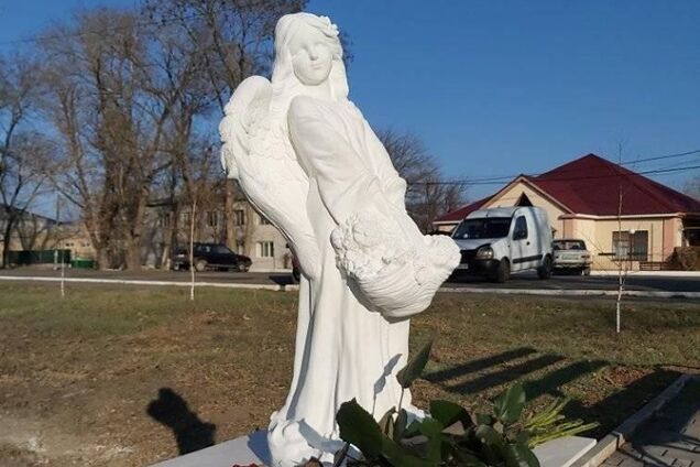 Памятник Даше Лукьяненко