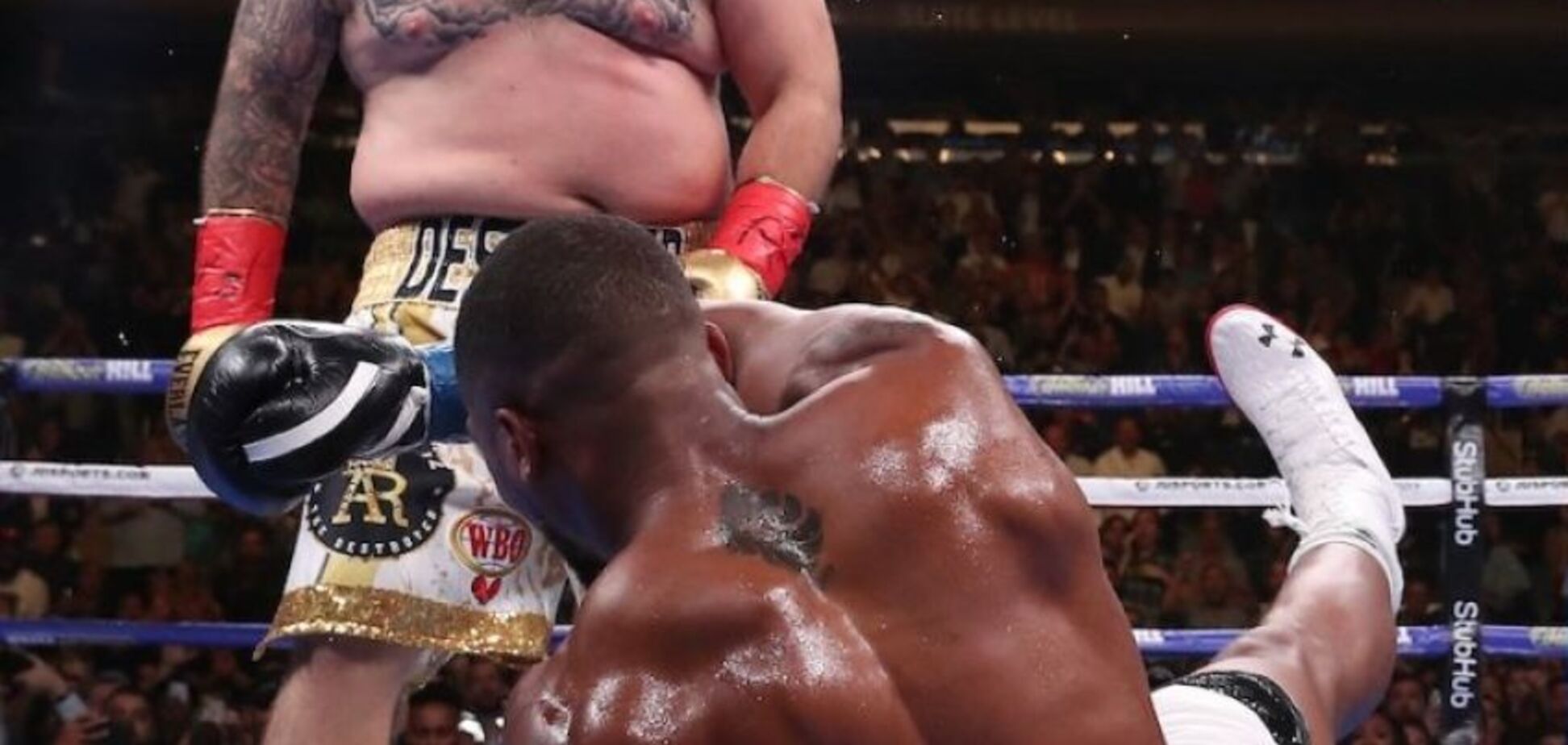Момент из первого боя Джошуа и Руиса