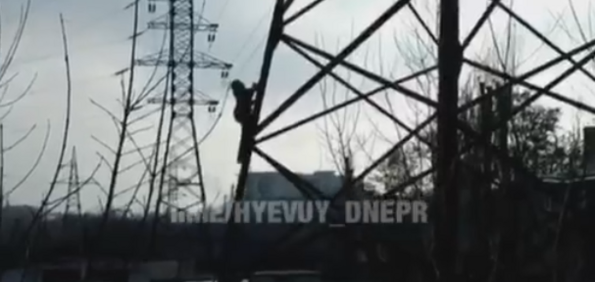 В Днепре отчаянный подросток устроил опасное для жизни развлечение: видео