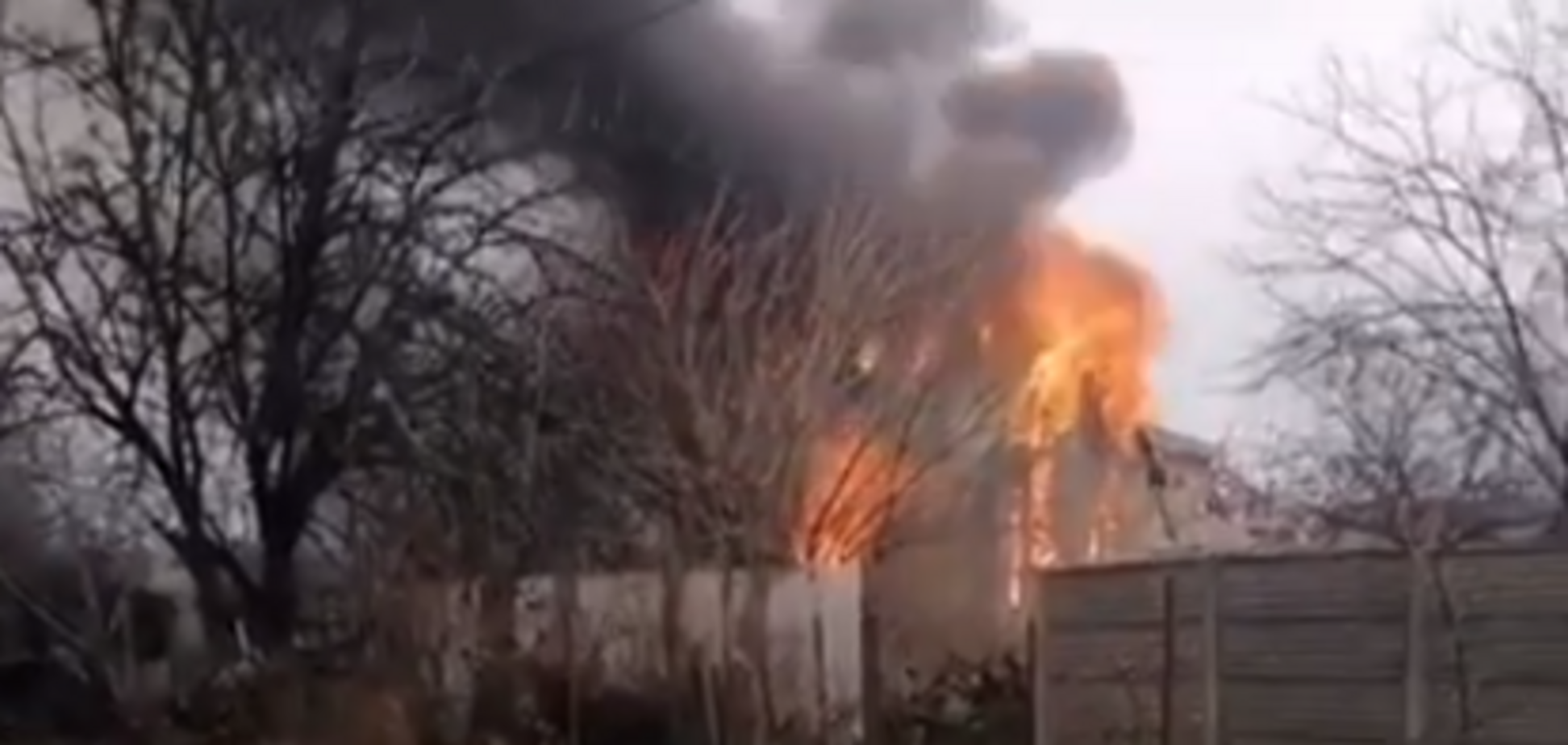 Небо заволокло черным дымом: в Днепре пожар уничтожил жилой дом
