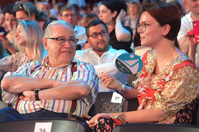 'Атаковали проклятиями': молодая любовница Петросяна высказалась о свадьбе с 74-летним комиком