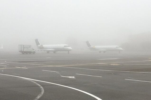 В Киеве массово отменили авиарейсы: что произошло