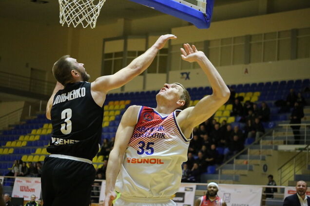 'Черкаські Мавпи' і 'Дніпро' перемогли в Суперлізі Парі-Матч