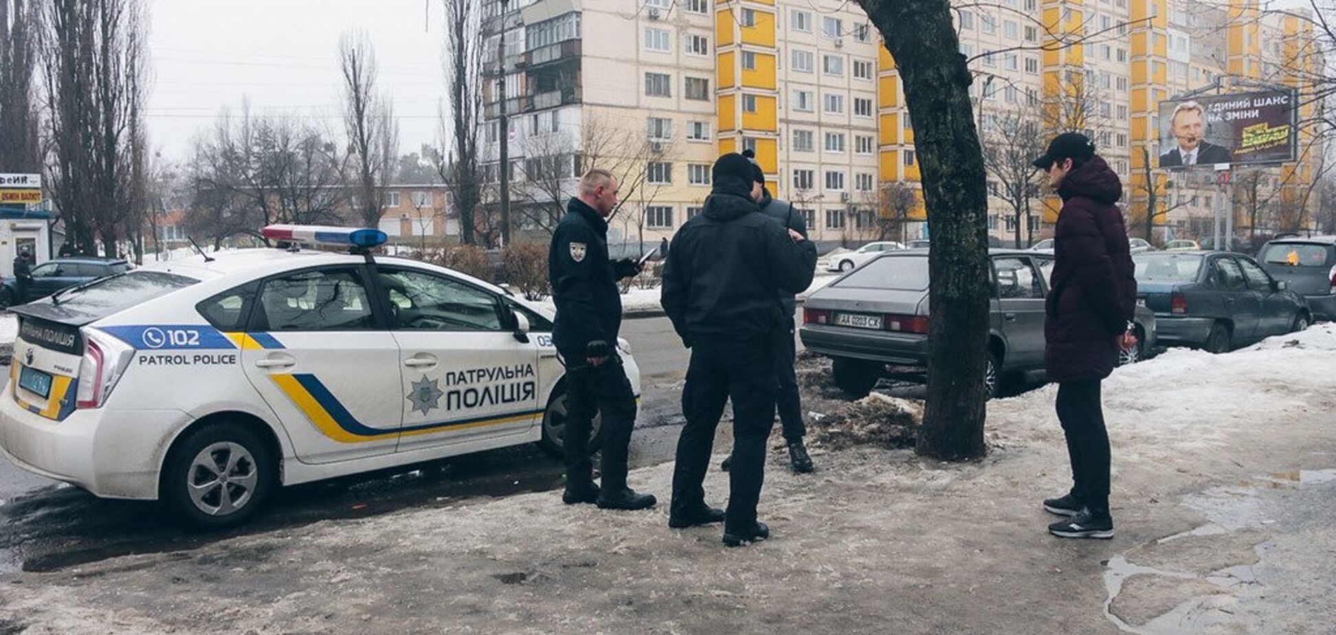 Попали в глаз ребенку: в Киеве возле супермаркета произошла стрельба