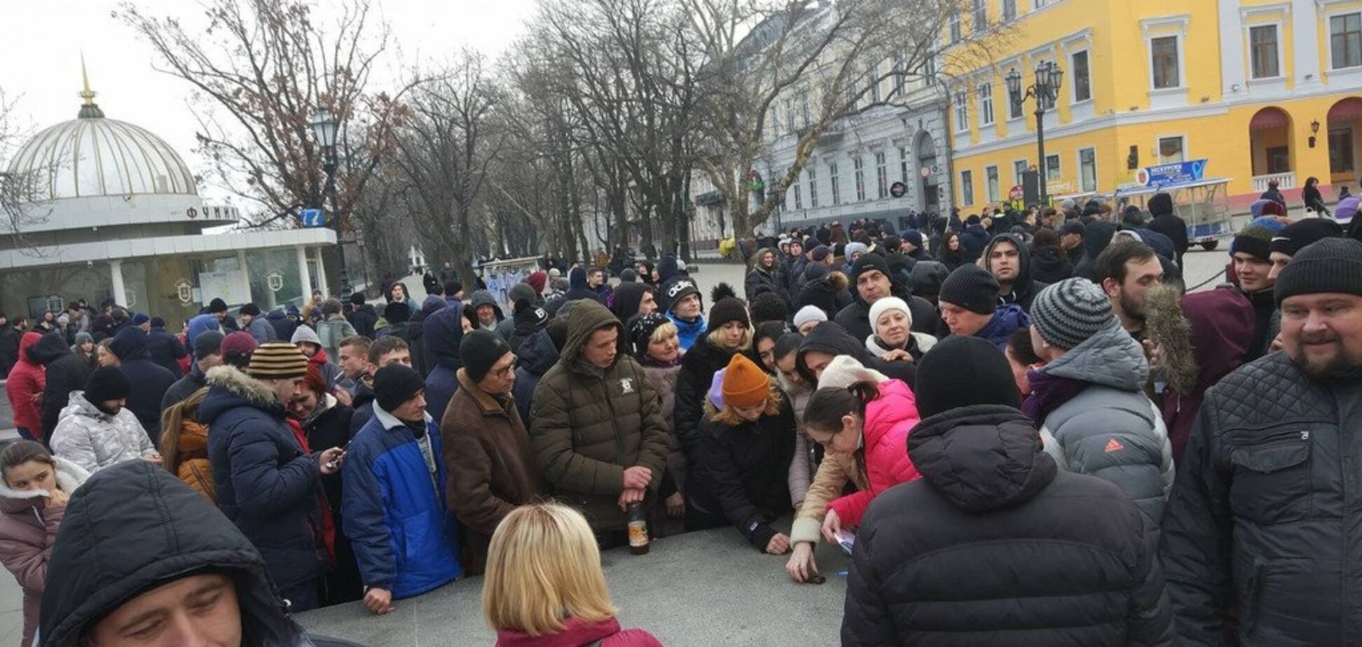 Вышли за 1000 грн: в Одессе ''развели'' участников проплаченного митинга