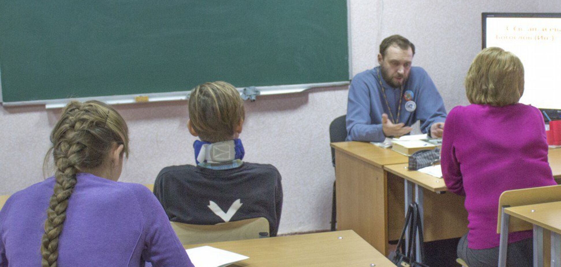 ''Нечисть повылазила наружу'': в оккупированном Луганске забили тревогу из-за новшества в школах