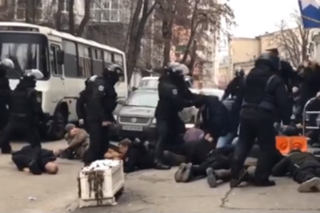  "Ложись, Бандера!" Глава полиции Киева публично извинился перед украинцами