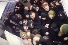 Появилось новое видео штурма полиции в Киеве: как все началось
