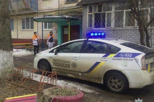 Увігнала ніж у серце: на Полтавщині школярка зарізала вітчима після сварки