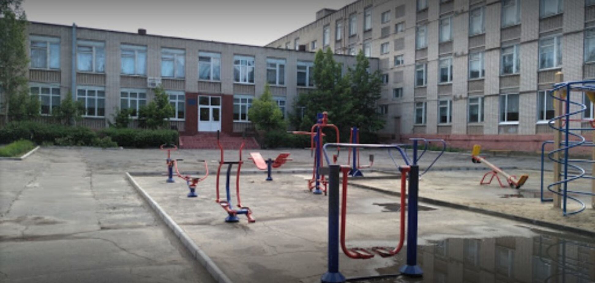 Жестокое избиение учительницы-пенсионерки в Херсоне: сын обидчицы терроризировал всю школу