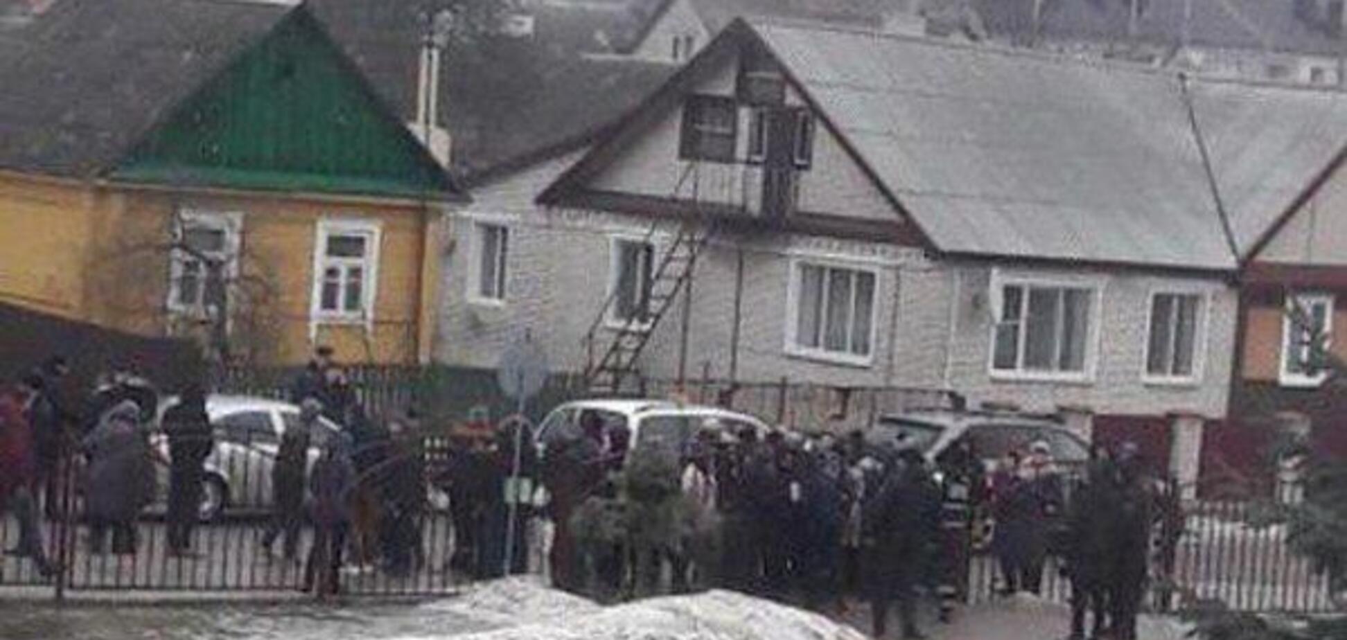 Зарезал учительницу и ее сына: в Беларуси школьник устроил кровавую расправу. Фото с места событий