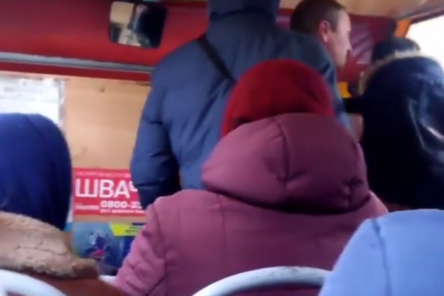 ''Пошел вон отсюда!'' Под Киевом маршрутчик вышвырнул подростка, спросившего о льготах