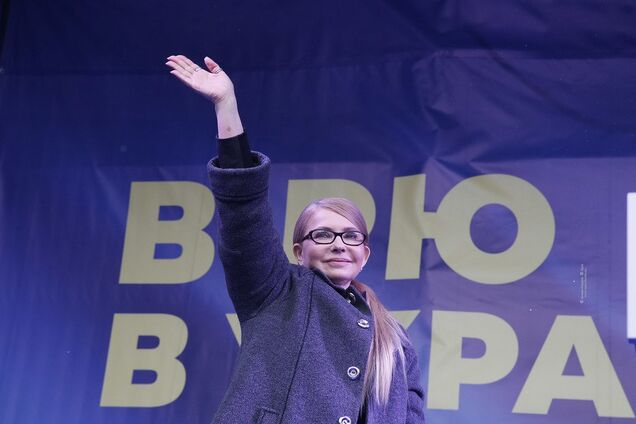 Вы — наш президент и главнокомандующий: Тимошенко в туре по Украине сопровождают военные