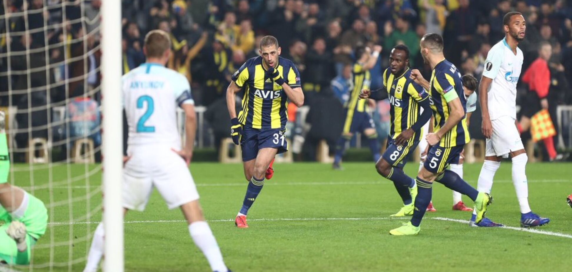 'Зенит' с Ракицким оконфузился в Лиге Европы