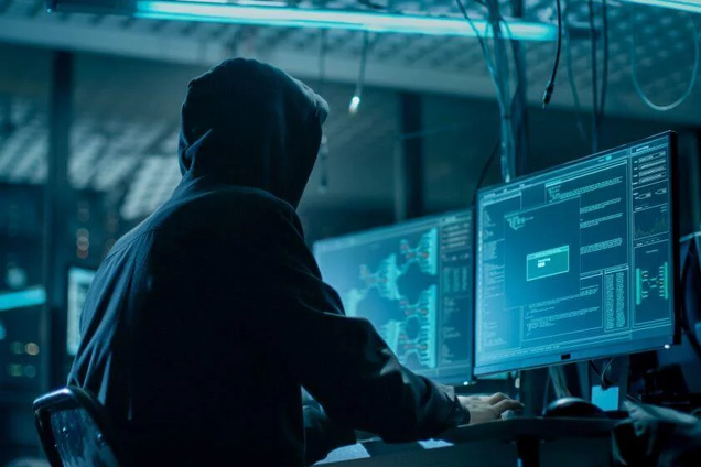 100 доларів за акаунт: кіберексперт розповів, як крадуть дані українців