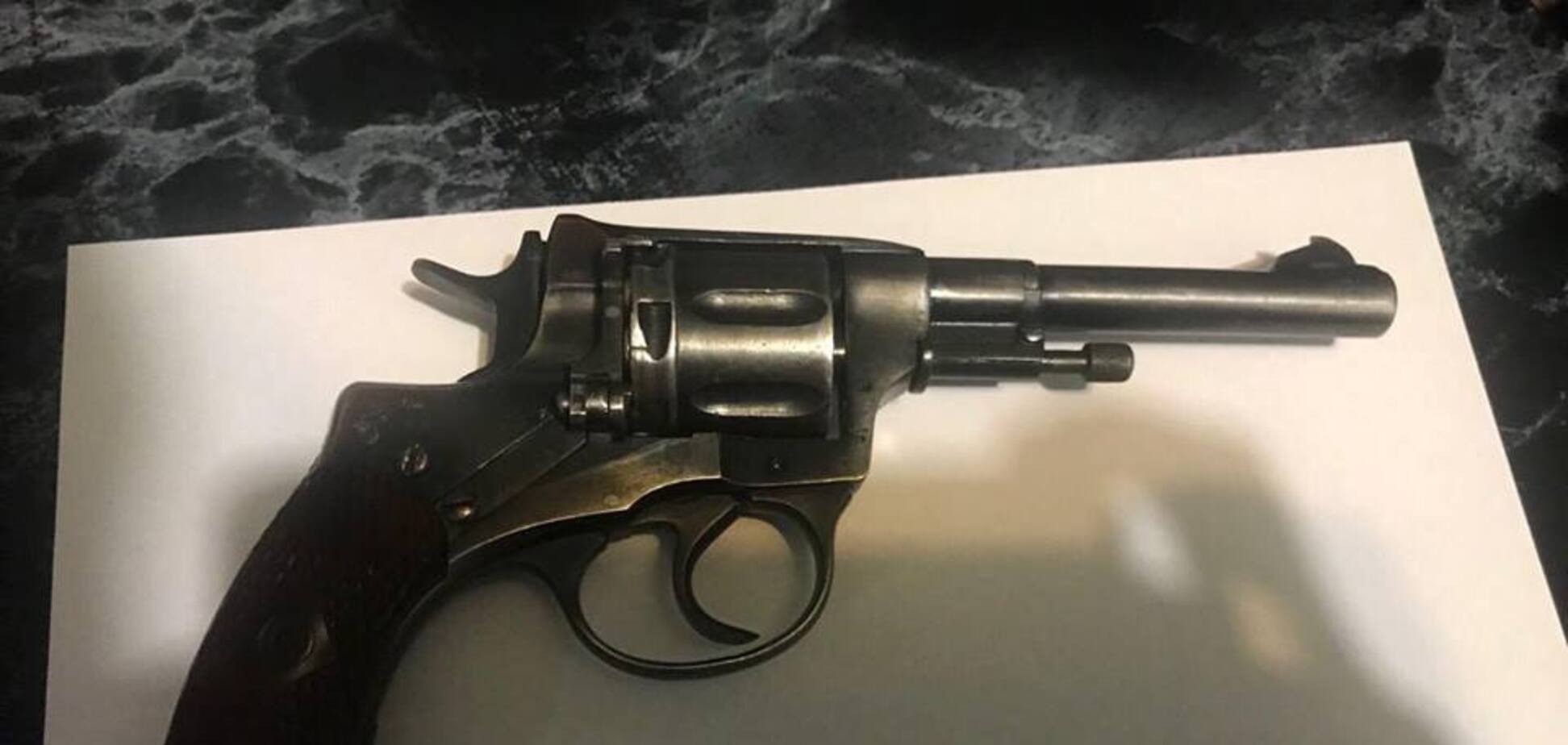 Под Киевом боец военизированной охраны открыл огонь на поражение: трое раненых