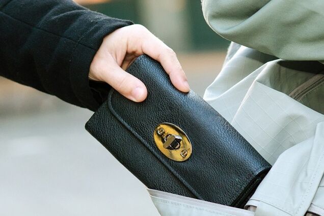 Массовые кражи в известном супермаркете Киева: в компании заявили о поимке вора