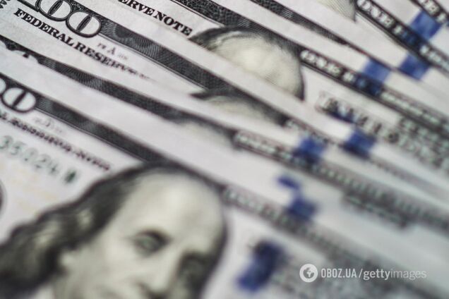 Доллар в украинских банках подешевел: опубликован курс