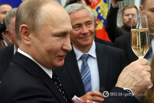 Ребята, Путин уже памятник. О нем заговорили в прошедшем времени