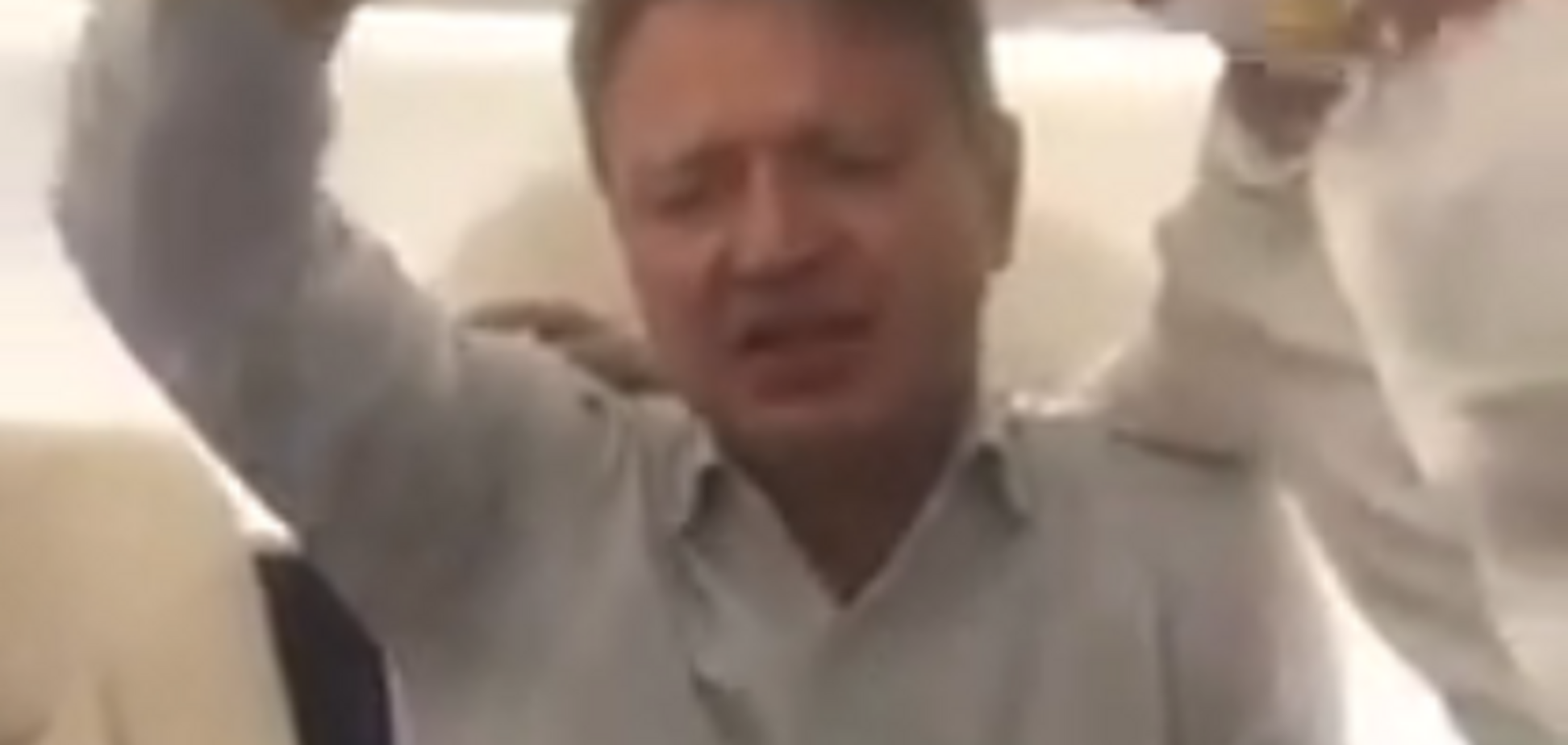 ''Обібрали народ і гуляють!'' Чиновники Росії оскандалились п'янкою в літаку