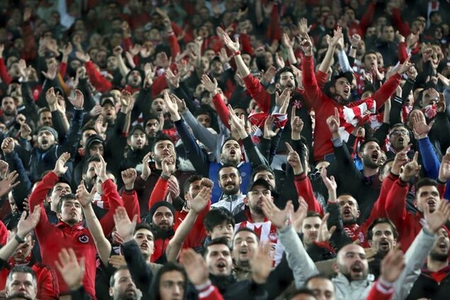 Поддержали Россию: фанаты 'Олимпиакоса' отметились провокацией перед матчем с 'Динамо'