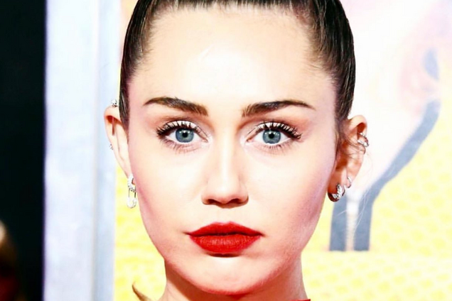 Скандальная американская певица интимно поздравила любимого: пикантное фото