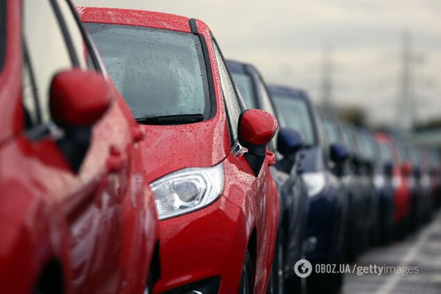 ‘’Величезні черги на кордоні’’: автоюрист розкрив обман водіїв “євроблях'