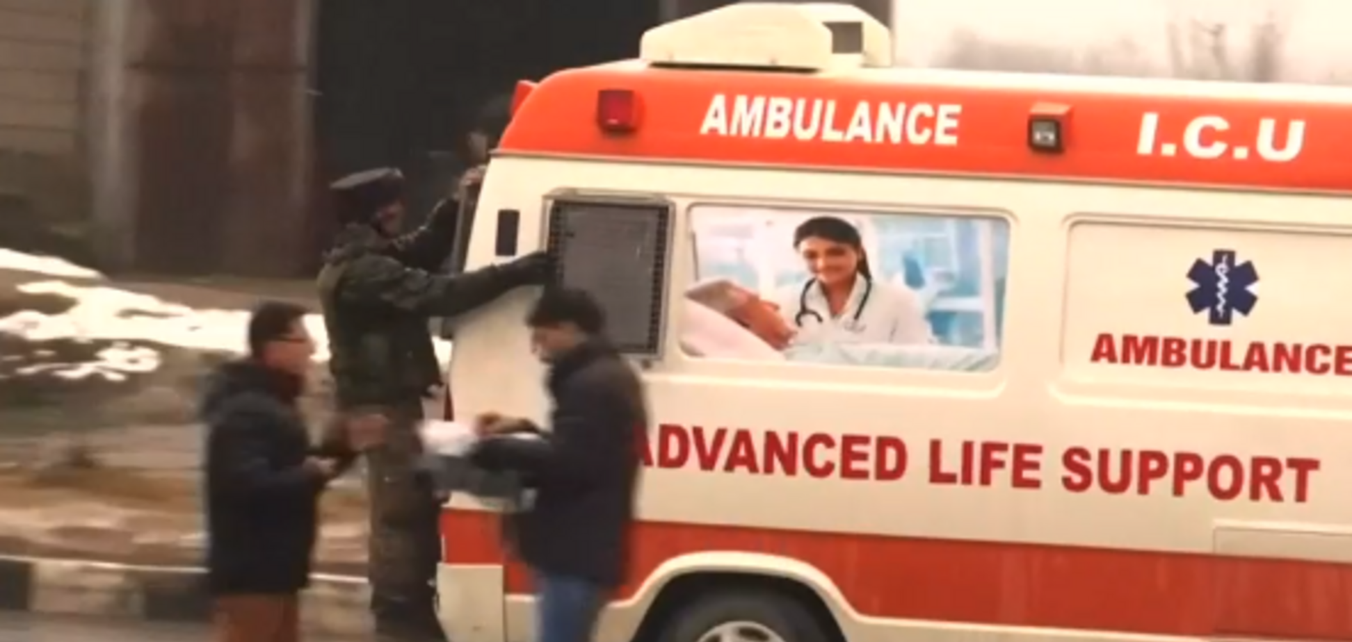 В Индии террорист-смертник убил десятки военных: все подробности