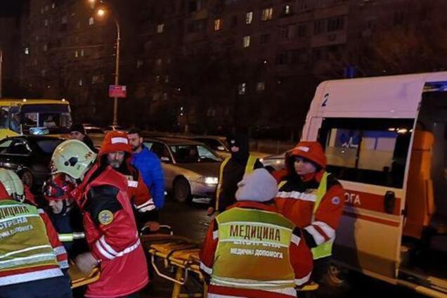 У Києві авто на єврономерах влаштували жорстку ДТП: фото і відео