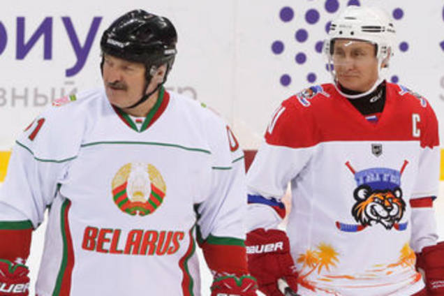 До картоплі з салом: Лукашенко привіз Путіну дивний подарунок. Відео