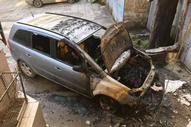 Кримінальні війни в Одесі: відомому активісту спалили авто