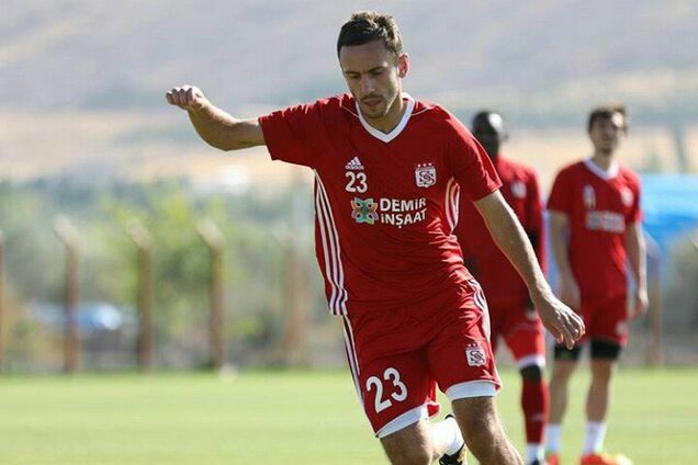 Футболист сборной Украины забил эффектный гол 'рыбкой' - видеофакт