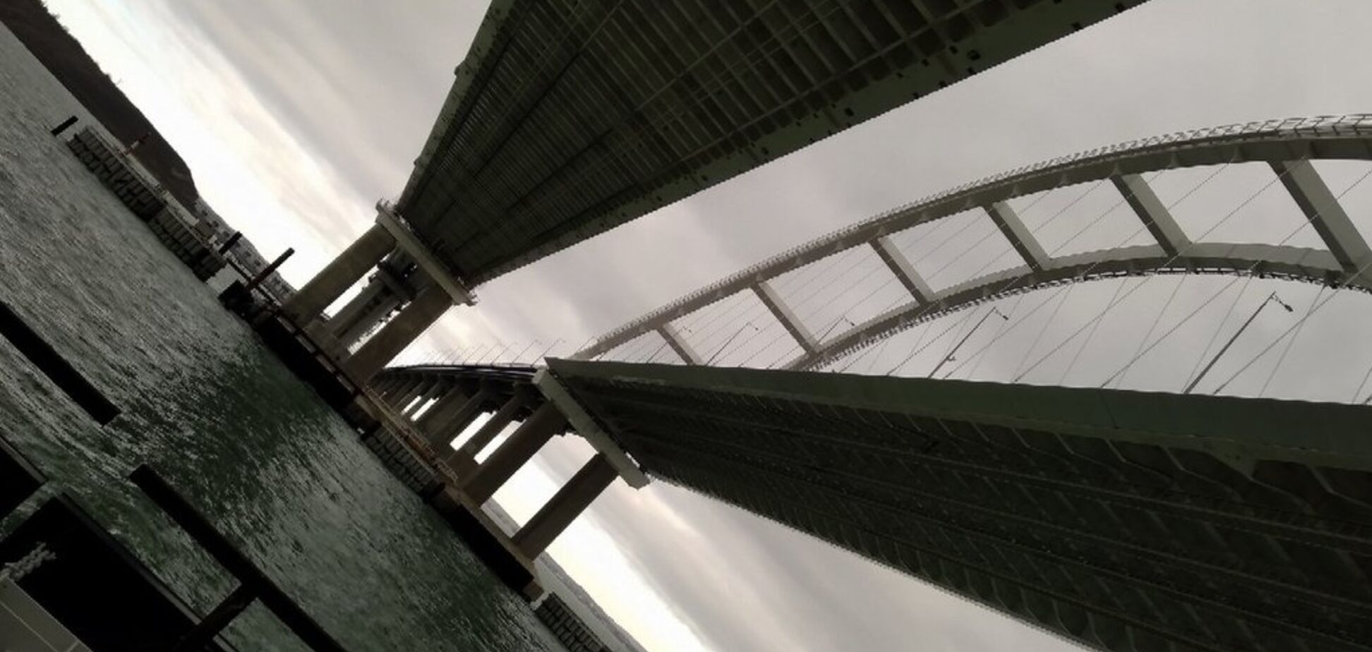 'Ловушка!' В сети показали, что не так с Крымским мостом. Фото