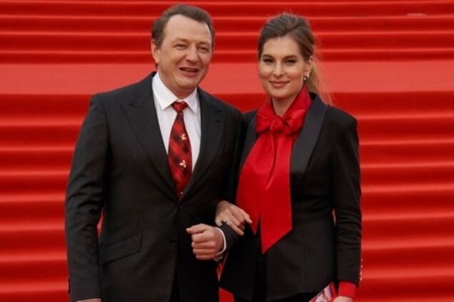 ''Дружин дубасять, горілку п'ють'': Шнуров іронічно прокоментував розлучення зірки ''Тайгового роману''