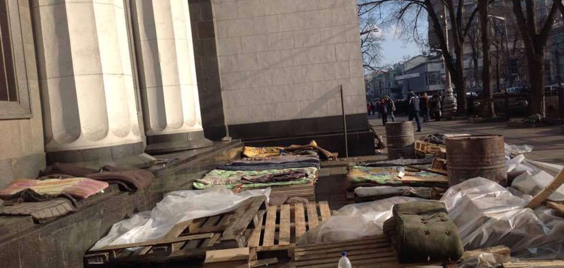 ''Выбитые глаза, пробитые головы'': опубликованы уникальные фото с Майдана во время расстрелов