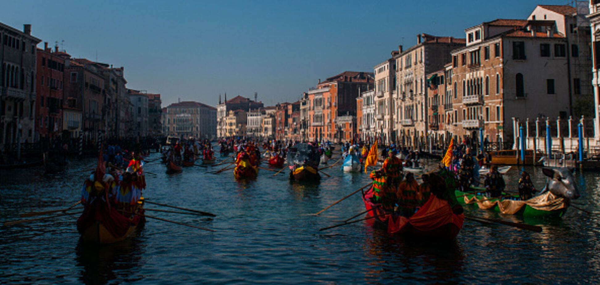 У Венеції почався знаменитий карнавал: яскраві фото